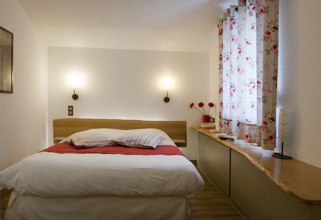 Hotel Logis Le Cheval Rouge Sainte-Menehould Habitación foto